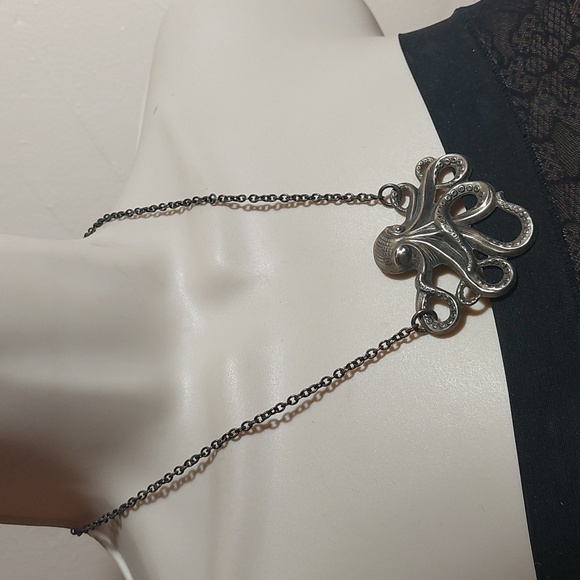 Vintage Repousse Octopus Pendant Silver Tone Statement Necklace - Picture 4 of 6